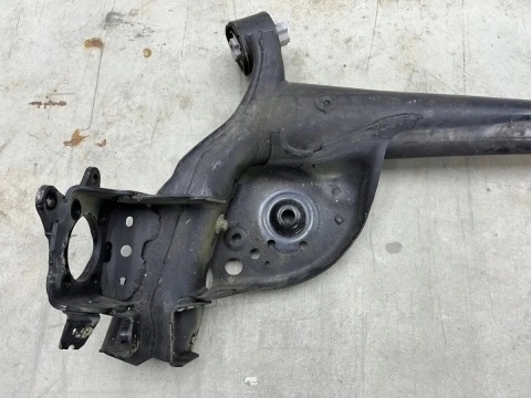 Belka zawieszenia Mazda 3 IV BP 2019r.- tylna oś wózek ORYGINAL