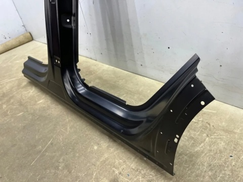 Poszycie VW Touareg 3 III 18r.- lewy próg słupek środkowy ćwiartka