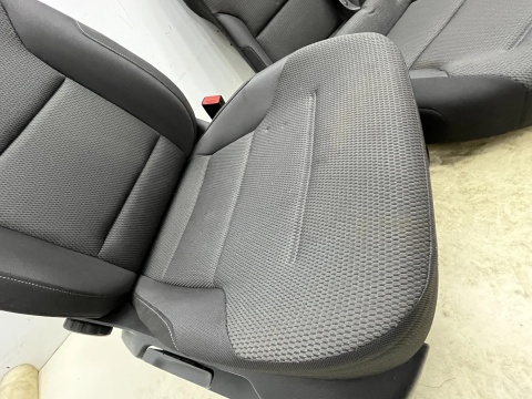 Fotele VW Golf 7 VII 12-20r. GRZANE tylna kanapa mały przebieg EUROPA Komplet