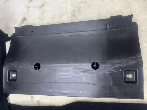 Tapicerka Mercedes w213 16-23r. wykładzina boczki bagażnika wkład mata KPL