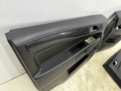 Tapicerka Opel Zafira B 05-14r. boczki drzwi skórzane dekory podświetlane klamki KOMPLET