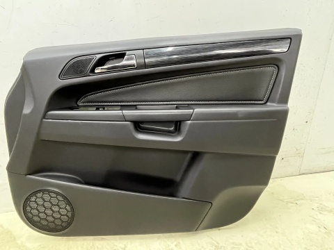 Tapicerka Opel Zafira B 05-14r. boczki drzwi skórzane dekory podświetlane klamki KOMPLET