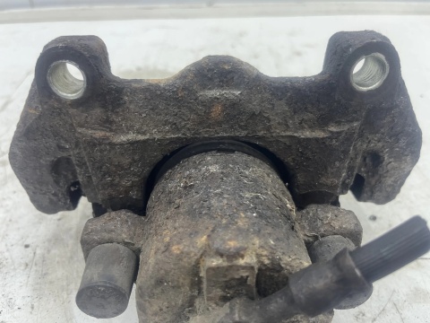 Zacisk hamulcowy Opel Zafira B 05-14r. Jarzmo Lewy przedni