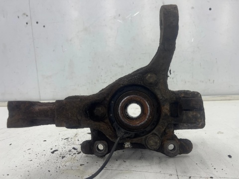 Zwrotnica Opel Zafira B 05-14r. 1.9 CDTI lewy przód piasta