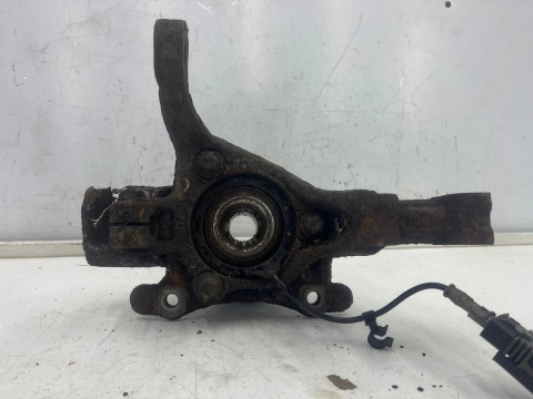 Zwrotnica Opel Zafira B 05-14r. 1.9 CDTI prawy przód piasta