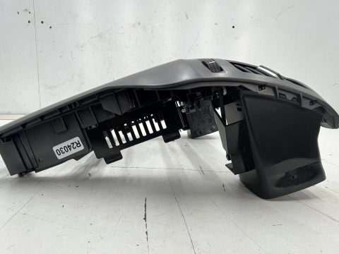 Ramka radia Opel Zafira B 05-14r. Kratki nawiewu panel przycisk awaryjnego 13162552