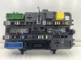 Skrzynka bezpieczników Opel Zafira B 05-14r. 13206759 moduł BSI