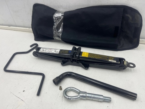 Zestaw narzędzi Zafira B Astra H Vectra C 02-14r. winda klucz hak 13162852 9175184