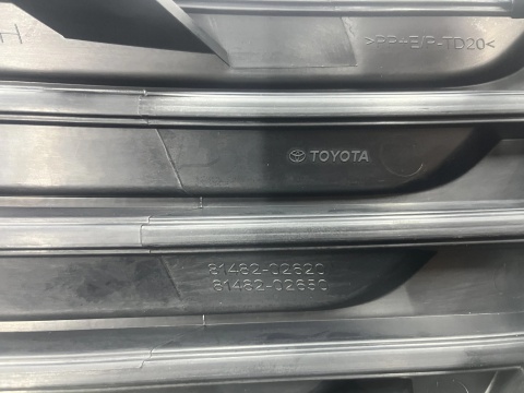 Atrapa Toyota Corolla E16 E18 16-19r. Lift kratka zderzaka lewa przednia 81482-02620