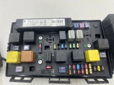 Skrzynka bezpieczników Opel Zafira B Astra H 05-14r. moduł BSI 13206754