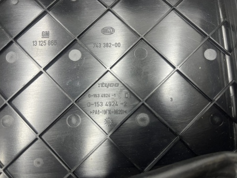 Skrzynka bezpieczników Opel Zafira B Astra H 05-14r. moduł BSI 13206754