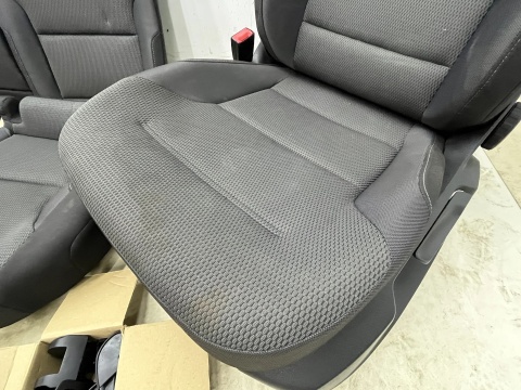 Fotele VW Golf 7 VII 12-20r. GRZANE tylna kanapa mały przebieg EUROPA Komplet