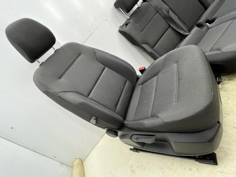 Fotele VW Golf 7 VII 12-20r. GRZANE tylna kanapa mały przebieg EUROPA Komplet