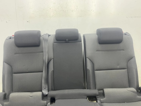Fotele VW Golf 7 VII 12-20r. GRZANE tylna kanapa mały przebieg EUROPA Komplet