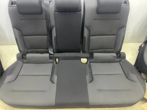 Fotele VW Golf 7 VII 12-20r. GRZANE tylna kanapa mały przebieg EUROPA Komplet