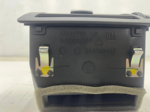 Kratka nawiewu Opel Zafira B 05-14r. lewa kierowcy boczna nadmuchu deski