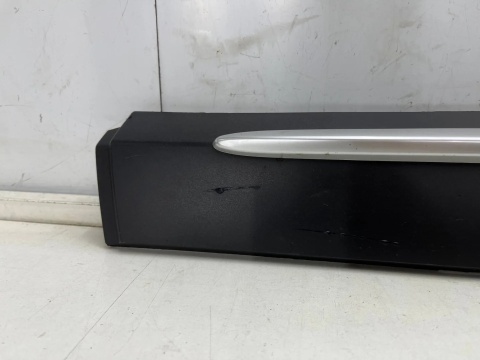 Listwa Mazda CX-3 CX3 14-21r. lewa przednia dolna nakładka drzwi lewy przód listewka srebrny połysk d10e-51rb1