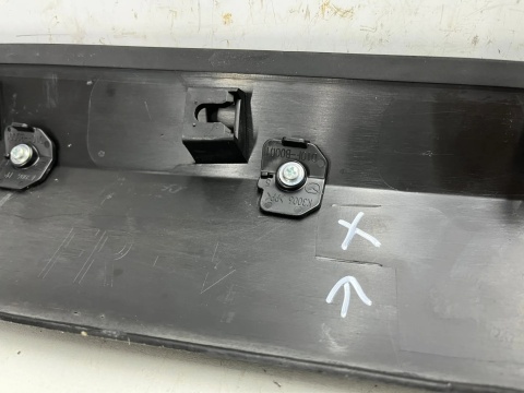 Listwa Mazda CX-3 CX3 14-21r. lewa przednia dolna nakładka drzwi lewy przód listewka srebrny połysk d10e-51rb1