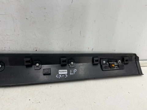 Listwa Mazda CX-3 CX3 14-21r. lewa przednia dolna nakładka drzwi lewy przód listewka srebrny połysk d10e-51rb1