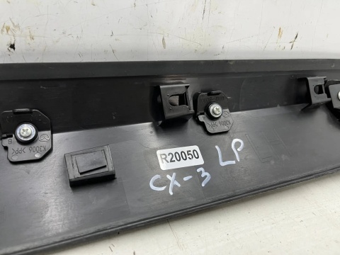 Listwa Mazda CX-3 CX3 14-21r. lewa przednia dolna nakładka drzwi lewy przód listewka srebrny połysk d10e-51rb1