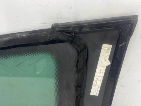 Szyba boczna Opel Zafira B 05-14r. lewy tylny trójkąt karoseryjna 13123939