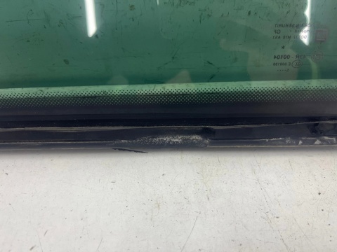 Szyba boczna Opel Zafira B 05-14r. lewy tylny trójkąt karoseryjna 13123939