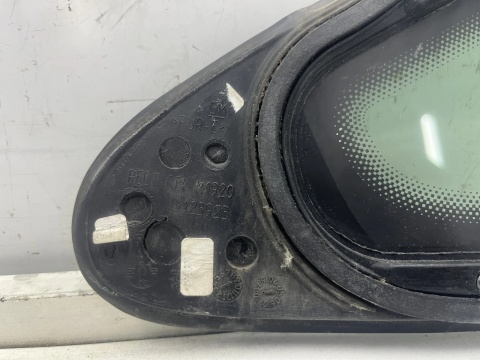 Szyba boczna Opel Zafira B 05-14r. prawy przedni trójkąt karoseryjna