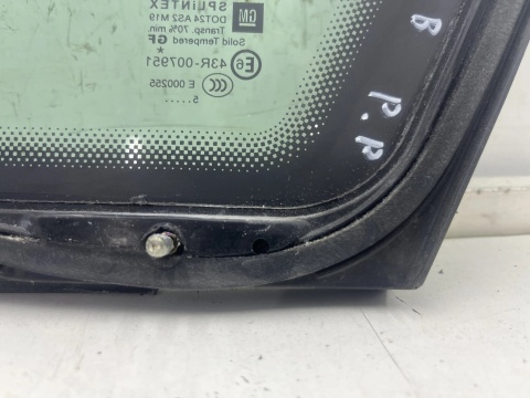 Szyba boczna Opel Zafira B 05-14r. prawy przedni trójkąt karoseryjna