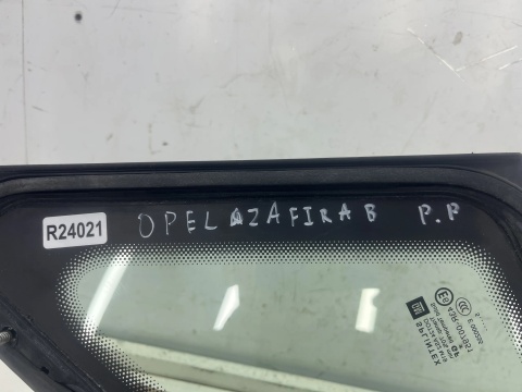 Szyba boczna Opel Zafira B 05-14r. prawy przedni trójkąt karoseryjna