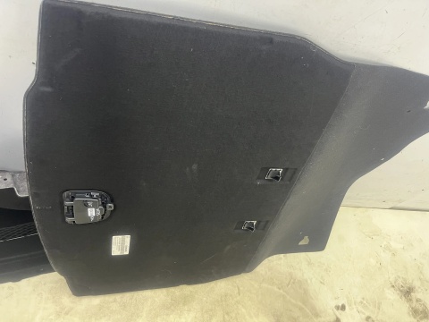 Tapicerka Mercedes w213 16-23r. wykładzina boczki bagażnika wkład mata KPL