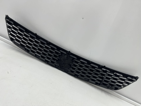 Atrapa Suzuki Swift 5 V 10-13r. NOWY grill przednia maskownica zderzaka znaczek oryginalna 71741-68l00-5pk