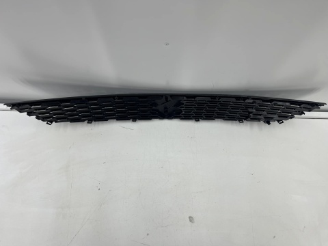 Atrapa Suzuki Swift 5 V 10-13r. NOWY grill przednia maskownica zderzaka znaczek oryginalna 71741-68l00-5pk