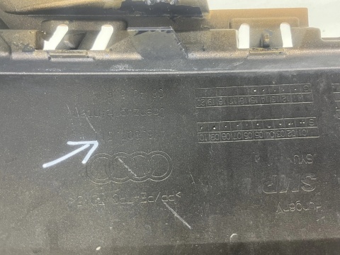 Zderzak tylny Audi Q8 18r.- tył 4M8807511