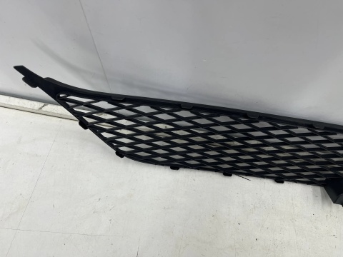 Atrapa Mitsubishi Outlander II 06-09r. grill przednia maskownica zderzaka nowa orginalna 6402A037