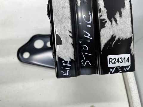 Belka zderzaka Kia Stonic 17r.- NOWE przednie wzmocnienie pasa chłodnic przód oryginalne 64900-h8411