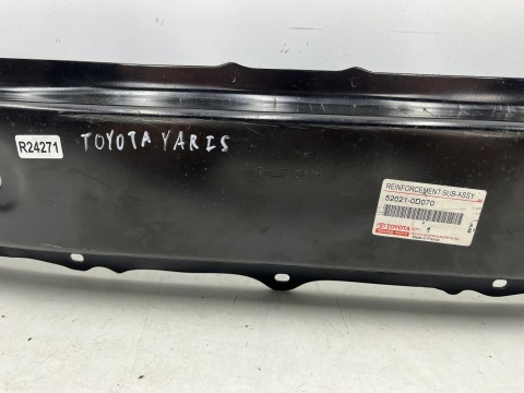 Belka zderzaka Toyota Yaris III P13 10-20r. przód przednie wzmocnienie pasa chłodnic przód oryginalne 52021-0d070