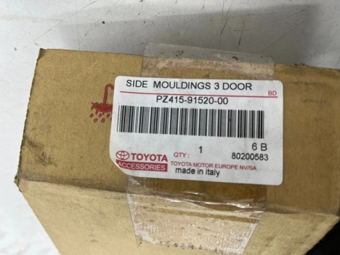 Listwa Toyota AYGO I 05-14r. 3Drzwi KOMPLET listew na drzwi dodatkowe ochronne oryginalne