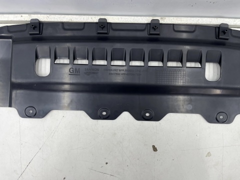 Osłona pod zderzak Chevrolet CRUZE I 1 J300 J305 J308 09-15r. NOWA orginalna płyta dolna podwozia pod silnik 95136378