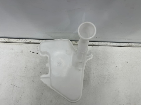 Zbiorniczek spryskiwaczy Toyota Yaris II 05-11r. do szyb na płyn do szyb nowy orginalny 85315-0d060