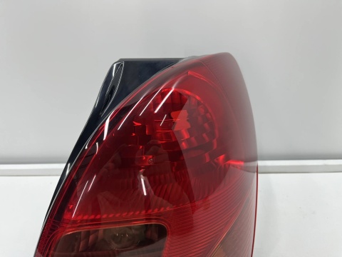 Lampa Toyota Corolla Verso 1 I 01-04r. NOWA prawa tylna w błotnik zwykła na żarówki oryginalna prawy tył EUROPA 81551-13540