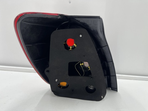 Lampa Toyota Corolla Verso 1 I 01-04r. NOWA prawa tylna w błotnik zwykła na żarówki oryginalna prawy tył EUROPA 81551-13540