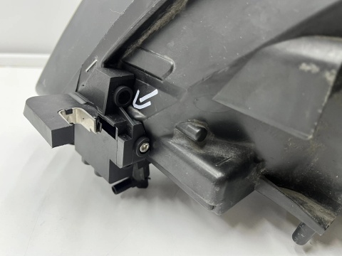 Lampa reflektor Audi A3 8p LIFT 08-13r. PRAWA przednia Bi-xenon + LED Europa oryginał prawy przód 8p0941004be