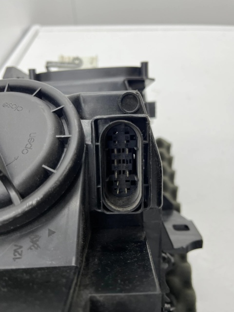 Lampa reflektor Mercedes w176 A-klasa 12-18r. lewa przednia bi-Xenon EU bi-ksenon oryginalna lewy przód a1768201161