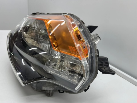 Lampa reflektor Mitsubishi L200 KJ KK KL KB 15-19r. PRAWA przednia EU oryginalna zwykła prawy przód 8301с730
