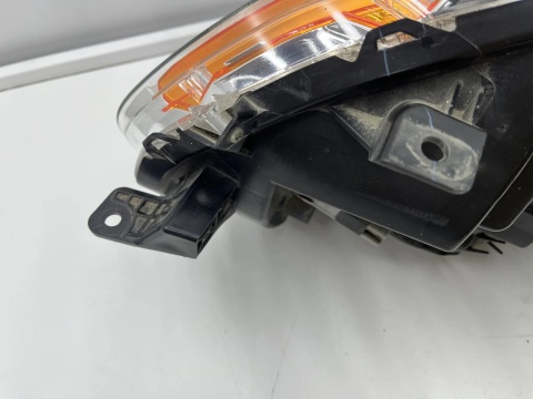 Lampa reflektor Mitsubishi L200 KJ KK KL KB 15-19r. PRAWA przednia EU oryginalna zwykła prawy przód 8301с730