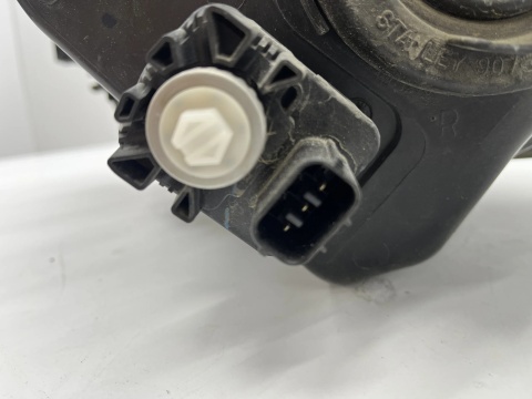 Lampa reflektor Mitsubishi L200 KJ KK KL KB 15-19r. PRAWA przednia EU oryginalna zwykła prawy przód 8301с730