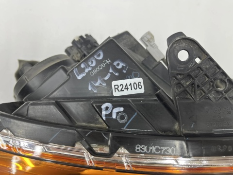 Lampa reflektor Mitsubishi L200 KJ KK KL KB 15-19r. PRAWA przednia EU oryginalna zwykła prawy przód 8301с730