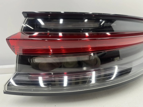 Lampa Porsche Macan I 95b LIFT 18r.- PRAWA tylna w błotnik ORYGINALNA prawy tył Europa 95b945092l