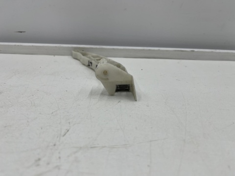 Ślizg Peugeot 208 I 12-19r. mocowanie wspornik uchwyt zderzaka lewe tylne 9673271580