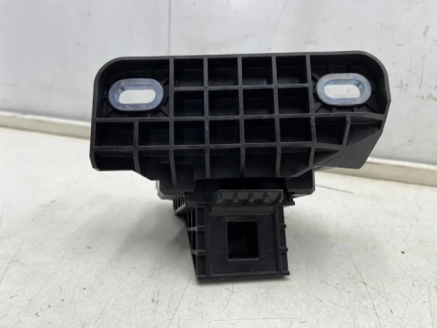 Belka zderzaka Mazda CX-60 22r.- przednie lewe mocowanie pasa ślizg ORYGINALNE